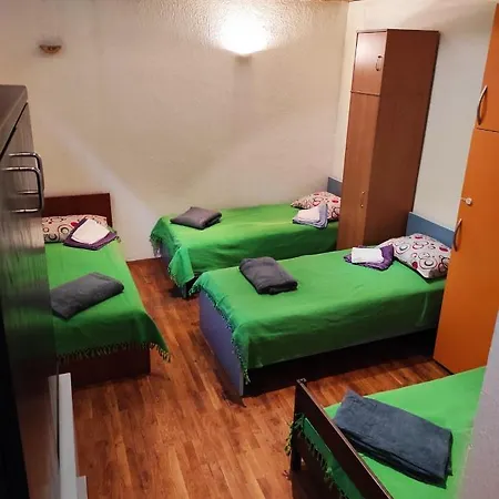 Apartment Fair And Share 1-7 Guests *